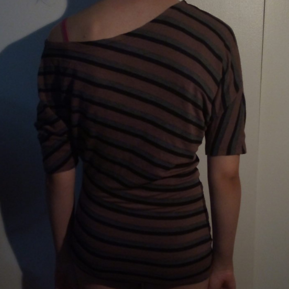 Top - Picture 2 of 3
